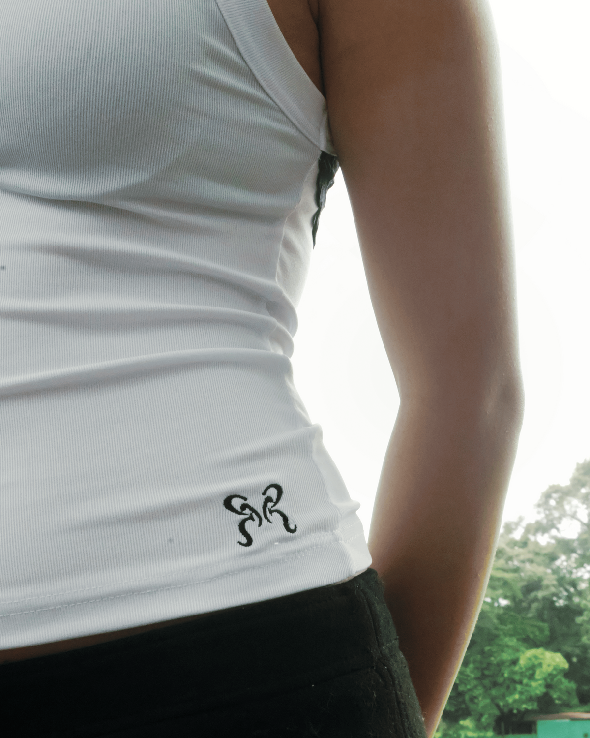 recess top in noir